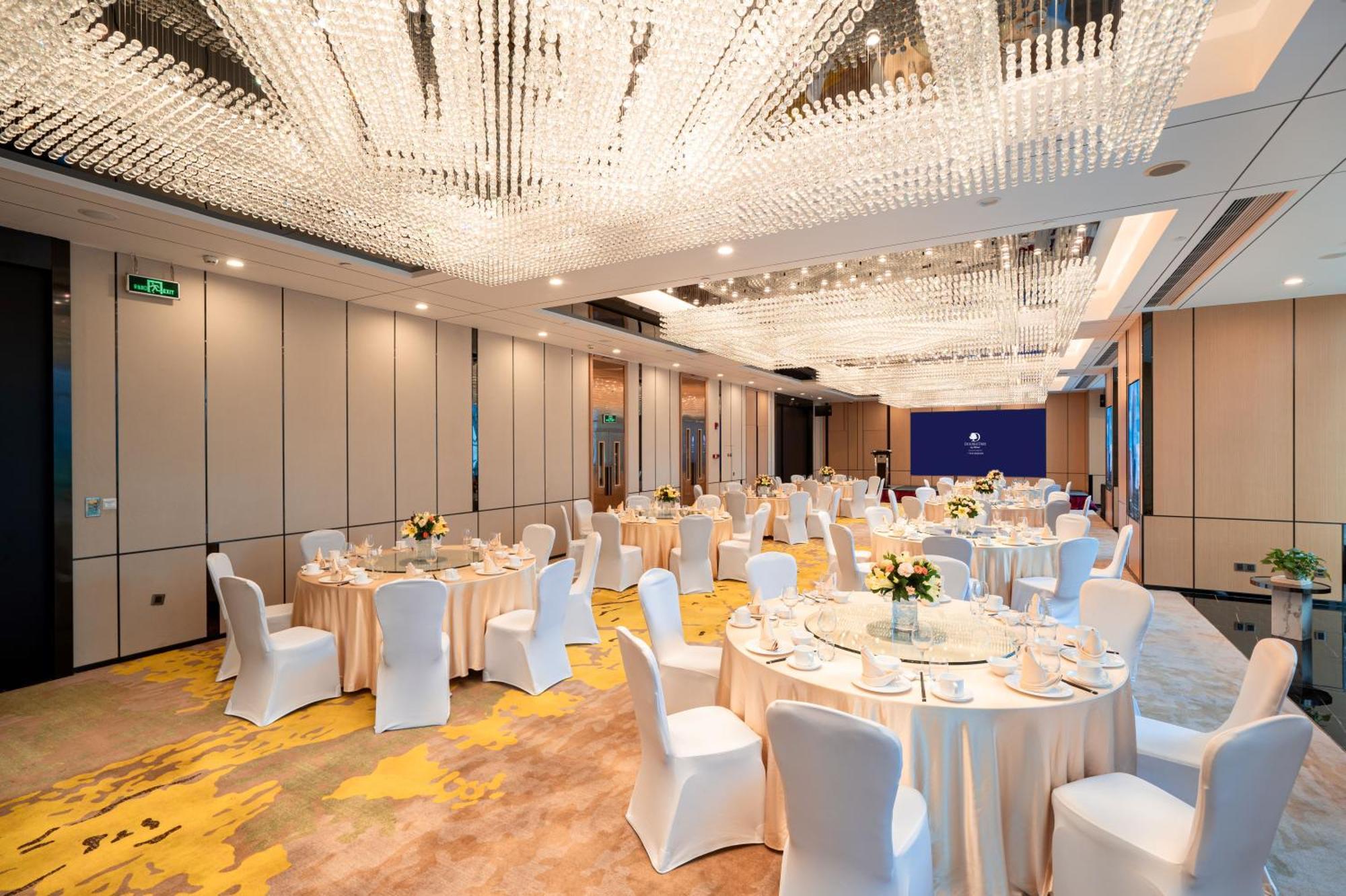 Doubletree By Hilton Guangzhou-Free Shuttle Bus To Canton Fair Complex & Overseas Buyer Registration Services During Canton Fair Period Екстериор снимка