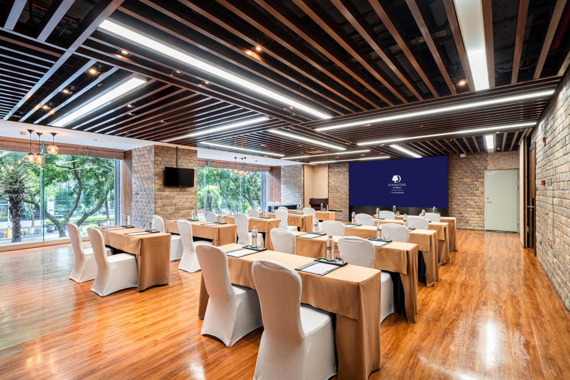 Doubletree By Hilton Guangzhou-Free Shuttle Bus To Canton Fair Complex & Overseas Buyer Registration Services During Canton Fair Period Екстериор снимка
